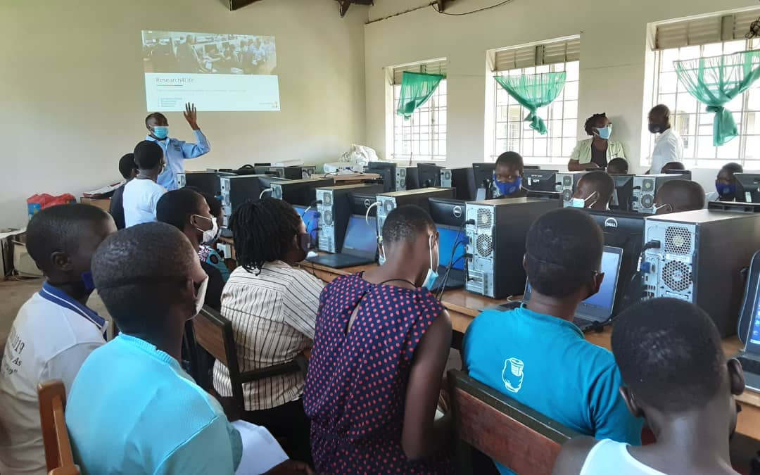 students in computer study work shop